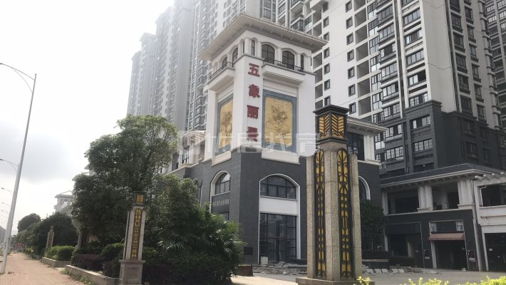 毛坯现房小三房低楼层送露台